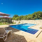 Pina Tatil Evi Pula